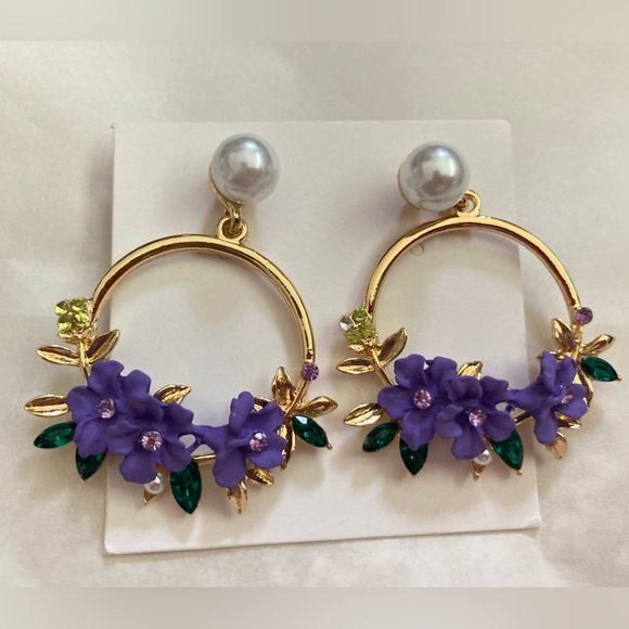 Purple floral pearl gold earrings - Picture 3 of 8